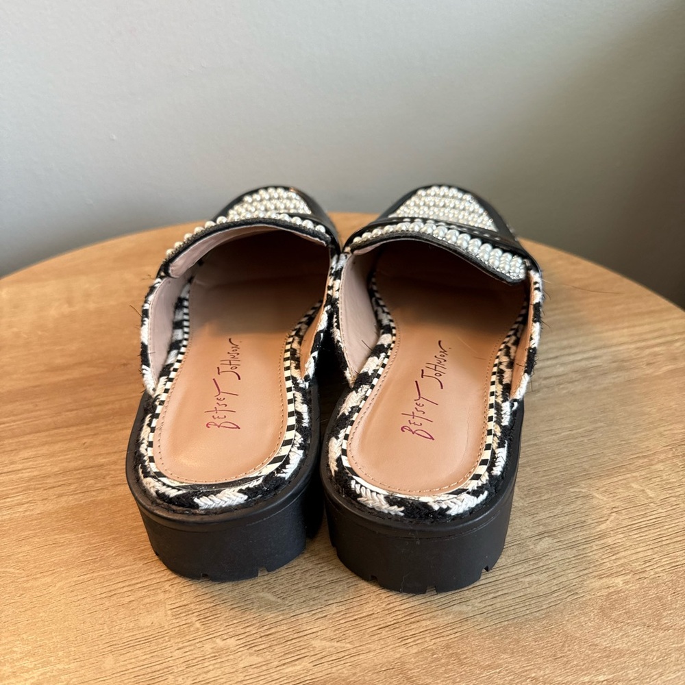 Betsey Johnson • Ronin Houndstooth Mule Slide Sz 6 Pearl Rhinestone Chic Preppy - Picture 3 of 9